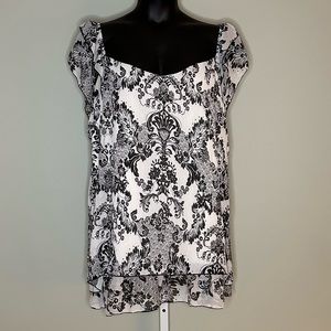Avenue 30/32 black and white blouse.